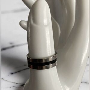 Ring Stainless Steel Black & Silvertone Women or Men Size 7-3/4 mm 18 New *Flaw